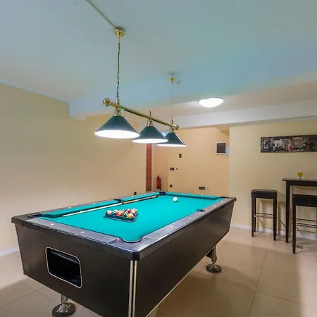 In Mit Privatem Beheizten Pool Und Meerblick By Interhome Pomer