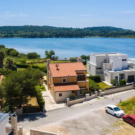 In Mit Privatem Beheizten Pool Und Meerblick By Interhome Nyaraló *