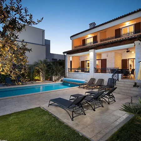 Nyaraló In Mit Privatem Beheizten Pool Und Meerblick By Interhome *